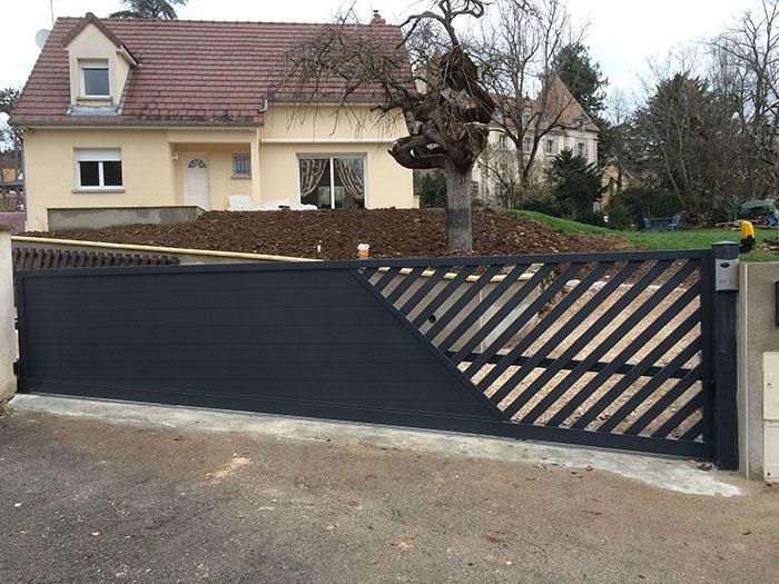 Installation de rideau métallique